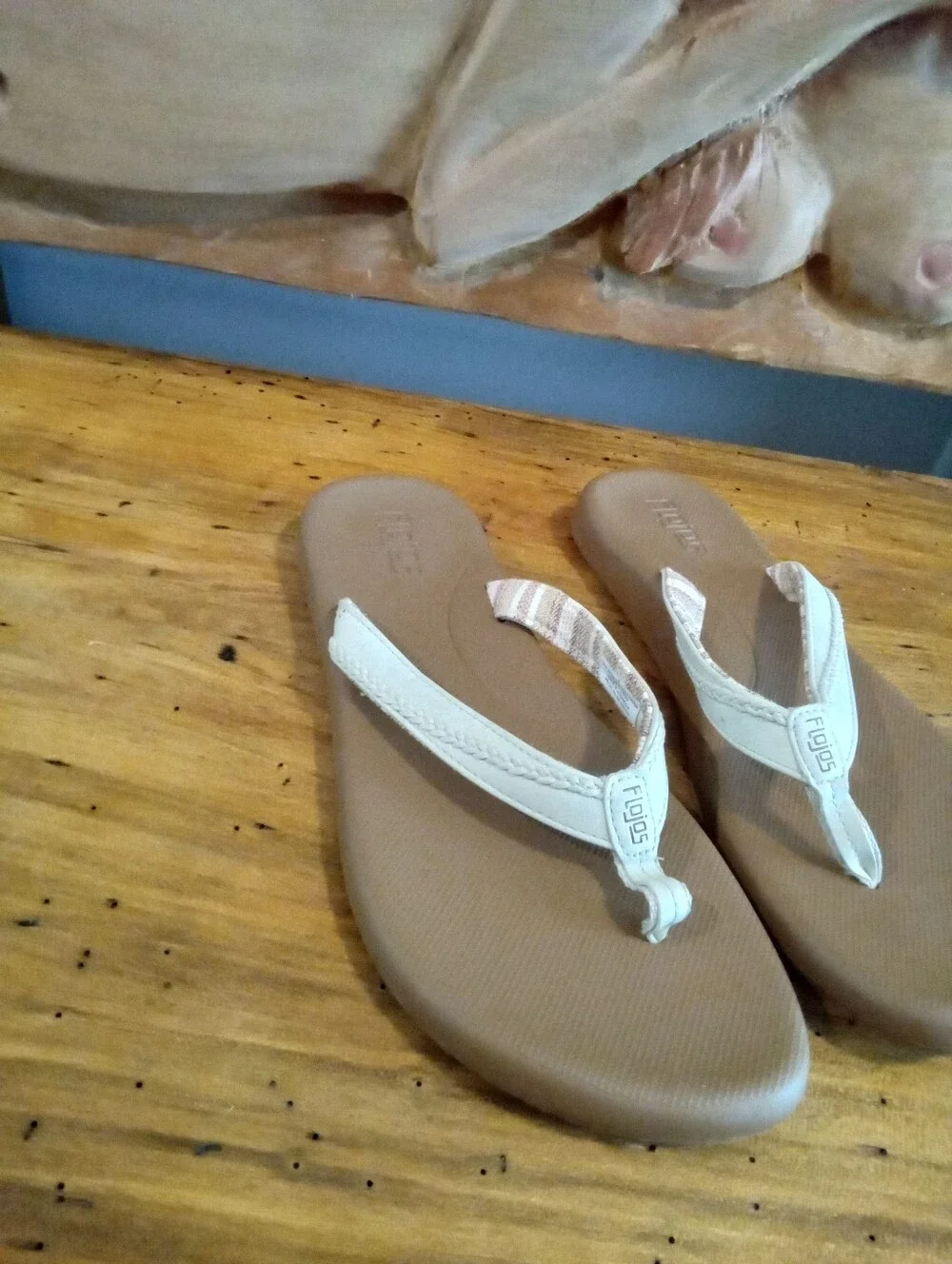 Flojos Size 9 White Fabric Thong Strap & Supportive Beige Memory Foam Footbed